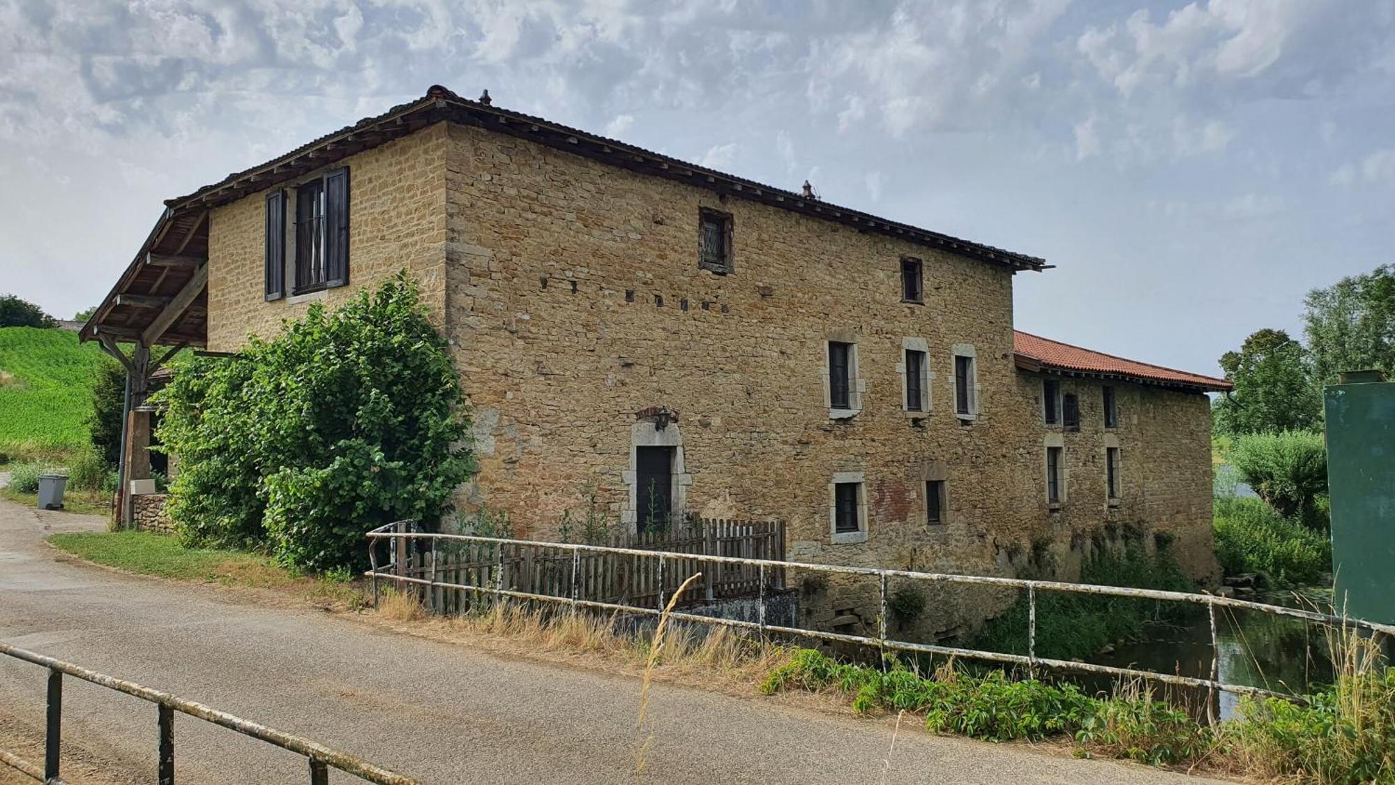 Le Moulin Du Fay Bed & Breakfast Villemotier Exterior photo